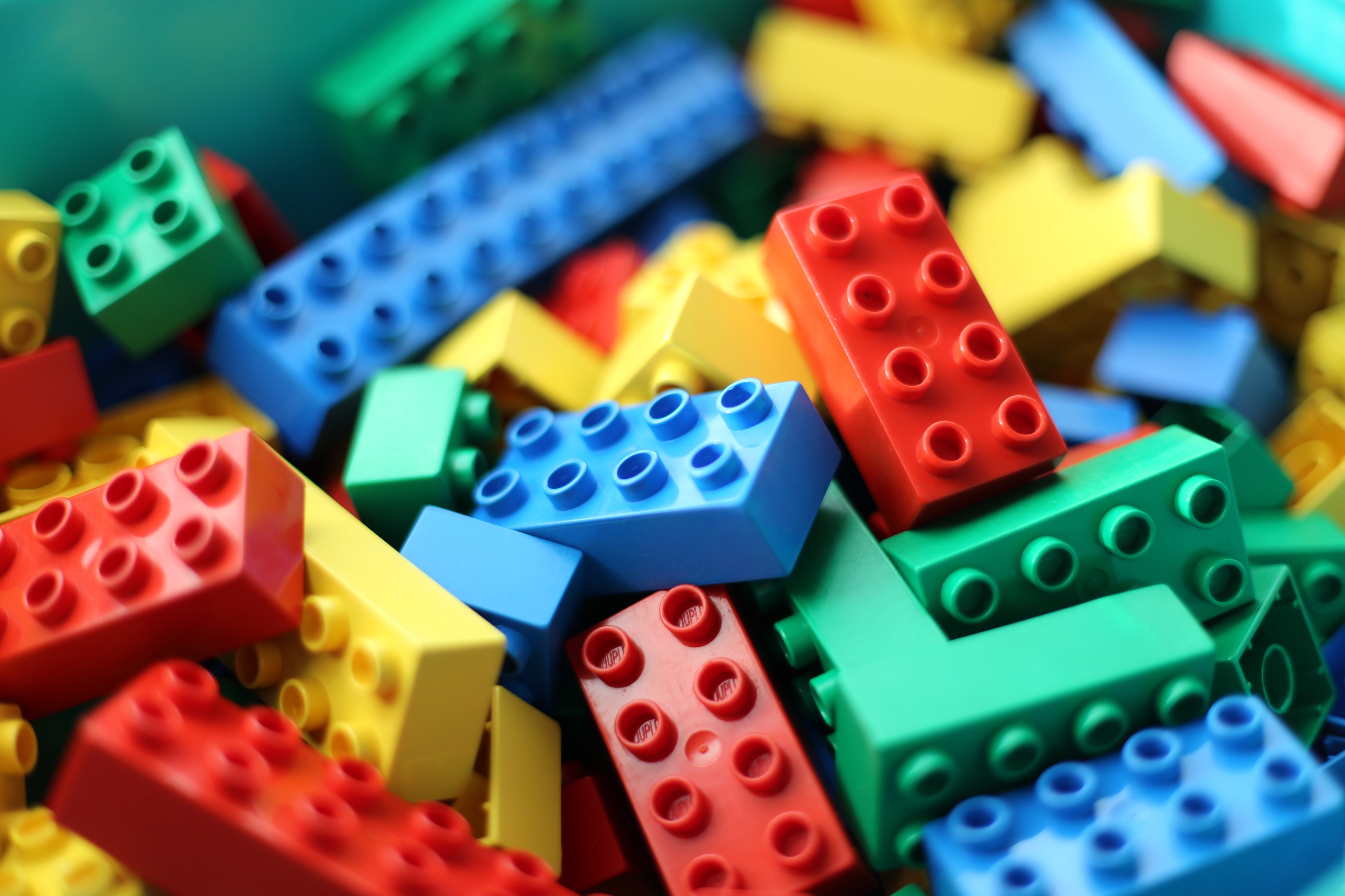 Used Lego Duplo Bricks by Arto Alanenpää is licensed under CC BY-SA 4.0 \(https://commons.wikimedia.org/wiki/File:Lego\_dublo\_arto\_alanenpaa\_5.JPG\)